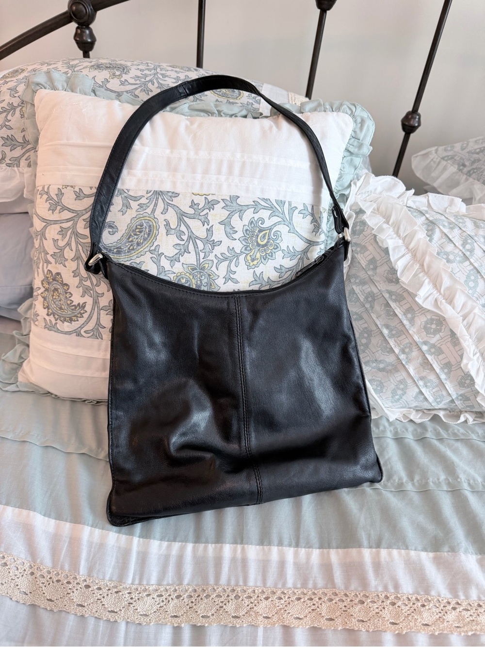 VTG The Sak Family Classic Black Leather Shoulder Bag